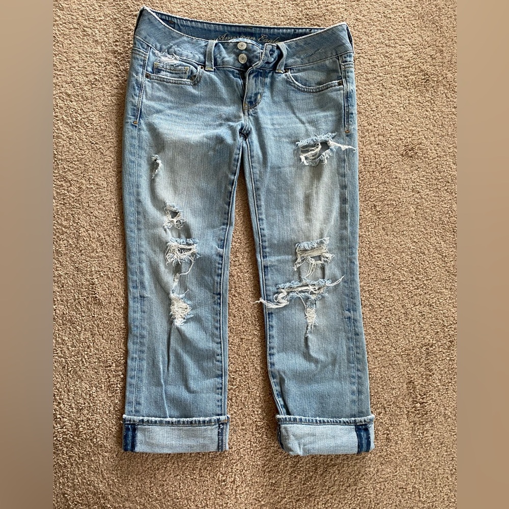 American Eagle Cropped ripped jeans size 2